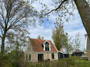 Beautiful villa with bath, close to the Wadden Sea